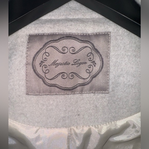 FALL/WINTER Cream Coat - Picture 6 of 7